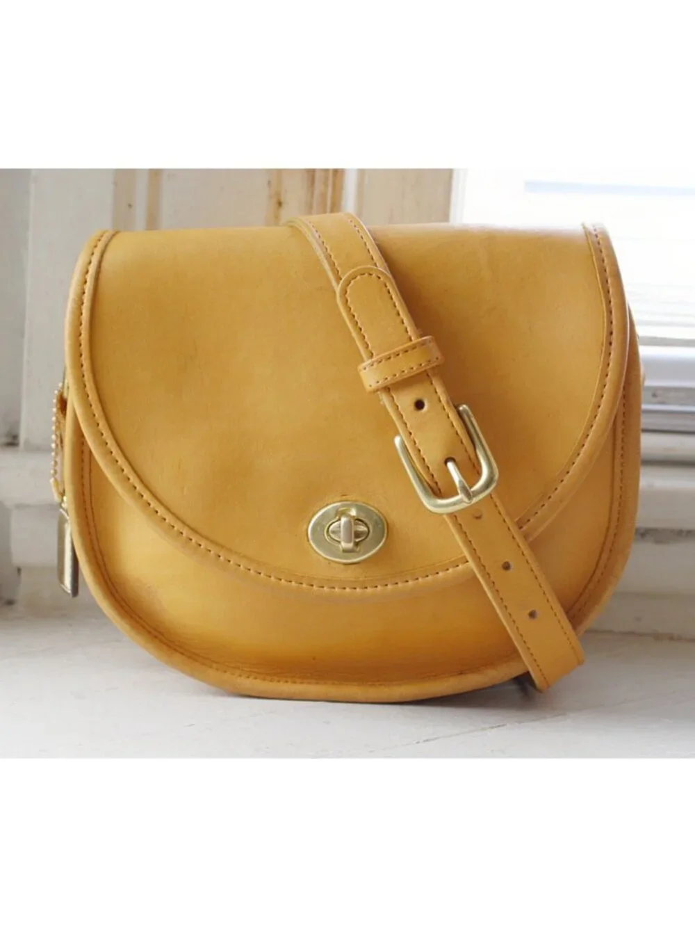 Coach Vintage - Watson Crossbody Bag 9981 in Yellow, Rare Color - USA 1990s